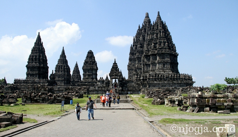 Njogja Tours Wisata di Prambanan
