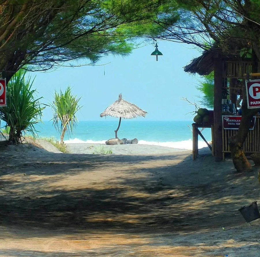 Pantai Cemara Sewu