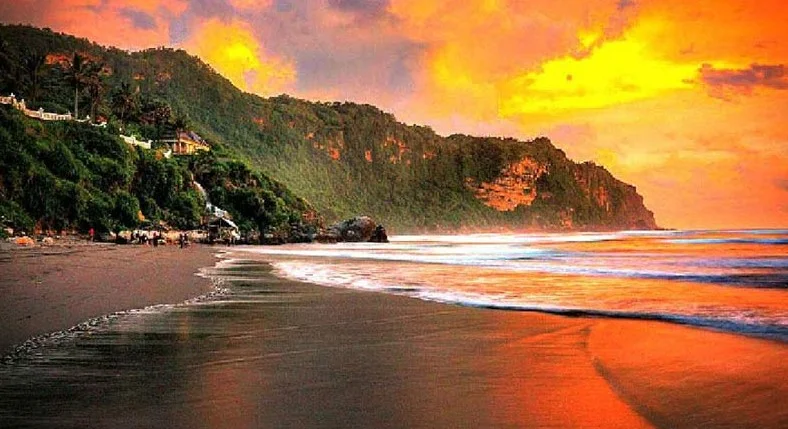 Pantai Parangendog